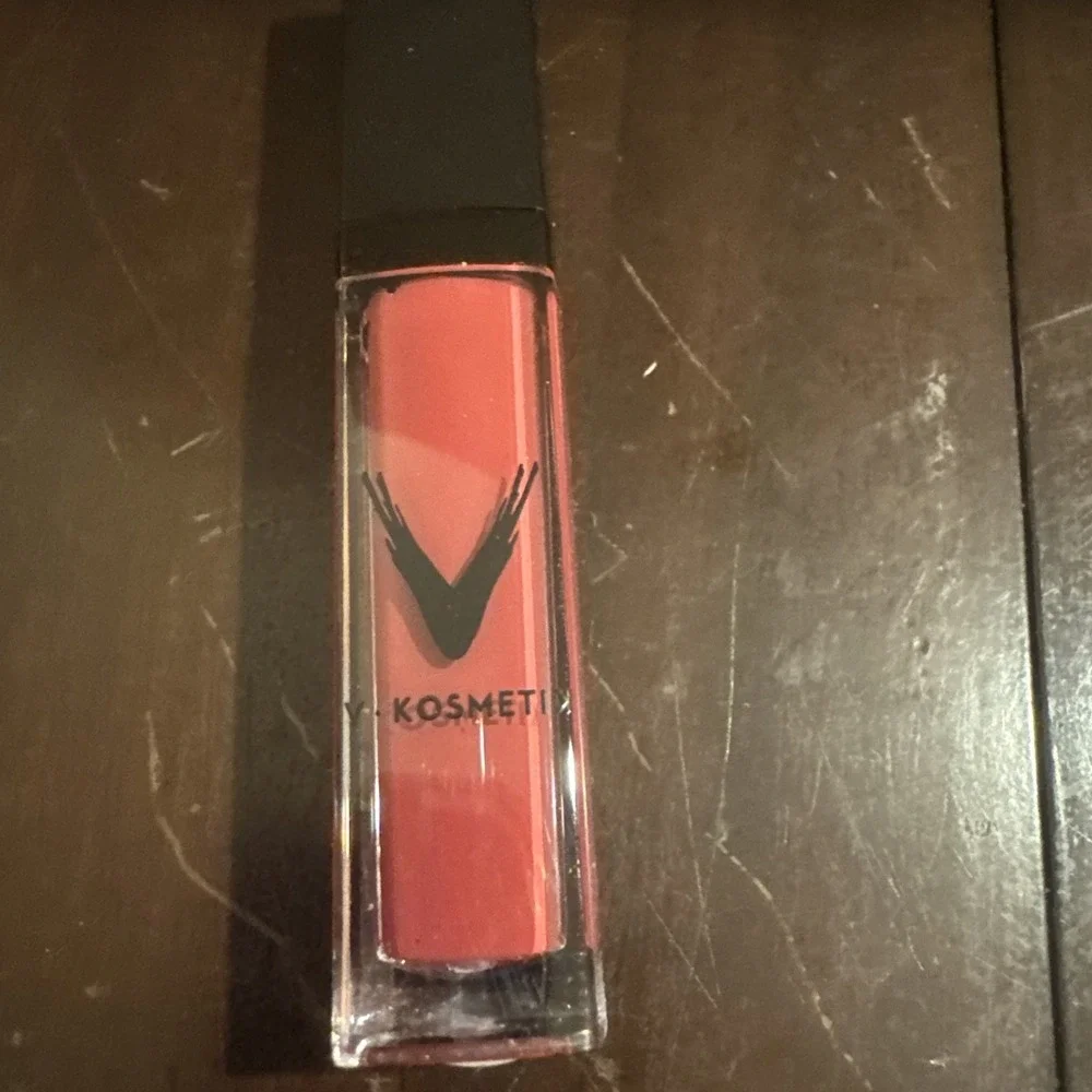 V KOSMETIK Liquid Velvet Lipstick in Bubbly Rosy Pink Matte .21 oz New With Box